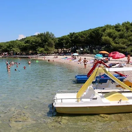 15895c * Tisno